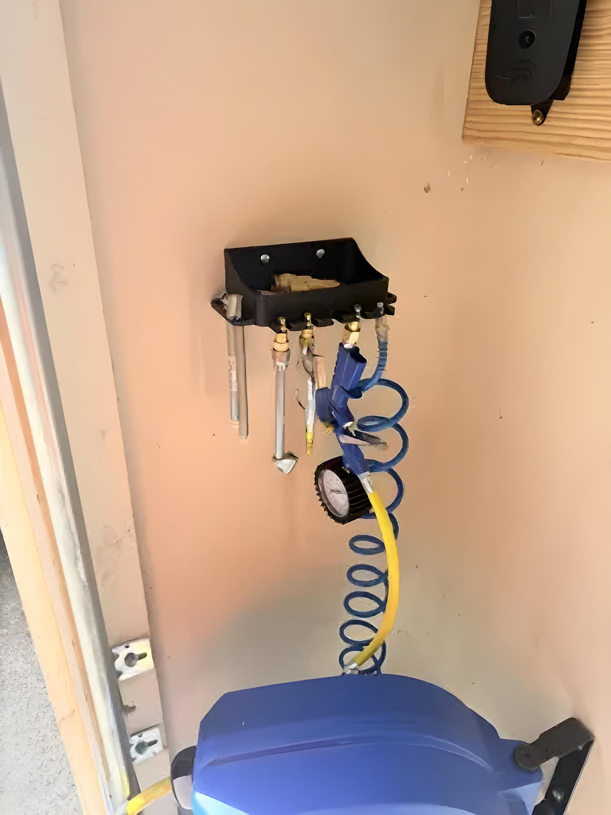 Air Tool Organizer Rack with Quick-Disconnect Holders